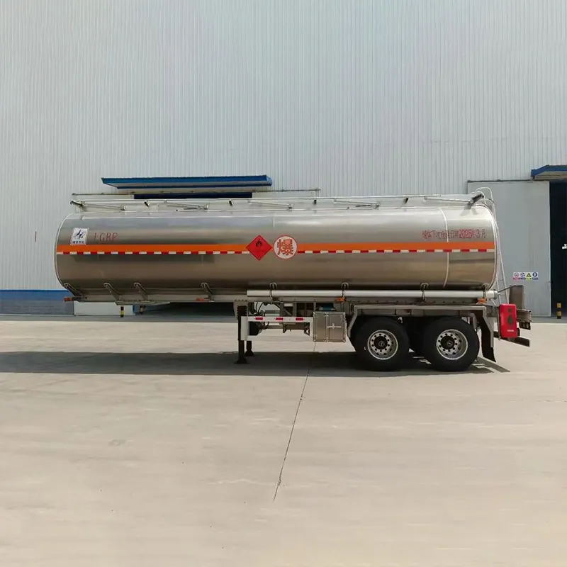 Remorque à réservoir de carburant en aluminium