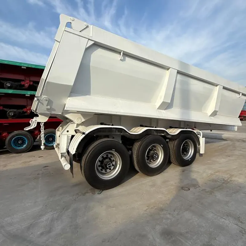 Semi-remorque à benne basculante